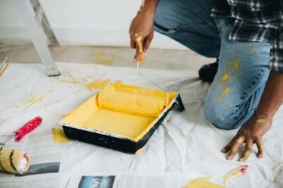 Professional painter in Kalyani Nagar Pune providing interior home painting service
